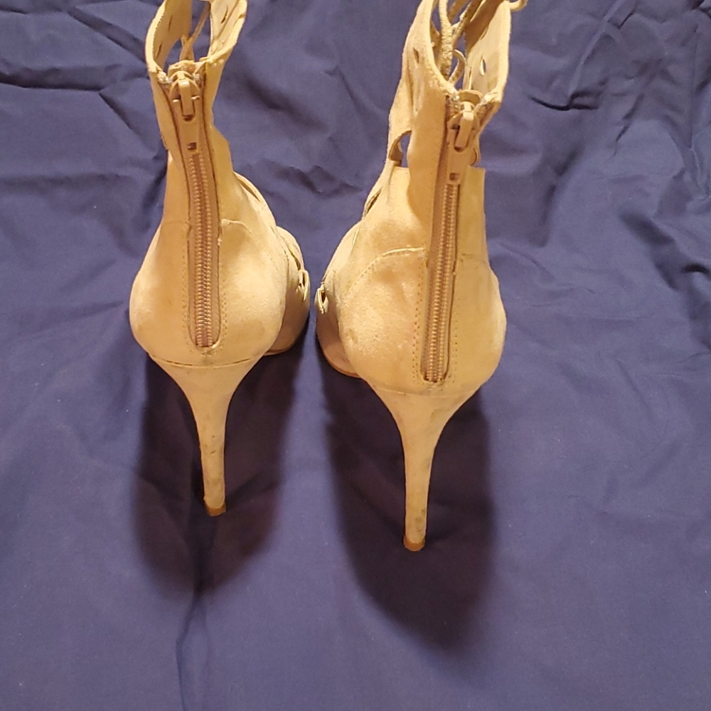 Heels - Picture 2 of 2
